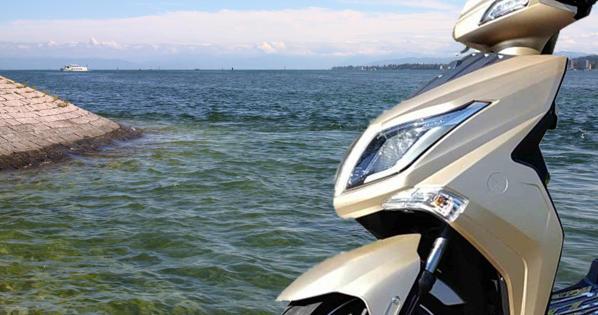 Konstanz Ufer mit Elekktroroller Hawk