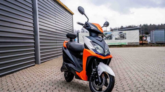 E-Roller EAGLE umsonst fahren und 10,83 € pro Monat verdienen