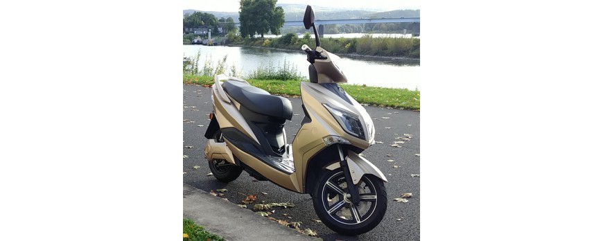 Elektroroller Futura auf der Messe 'Intermot' 2022