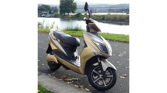 Elektroroller Futura auf der Messe 'Intermot' 2022