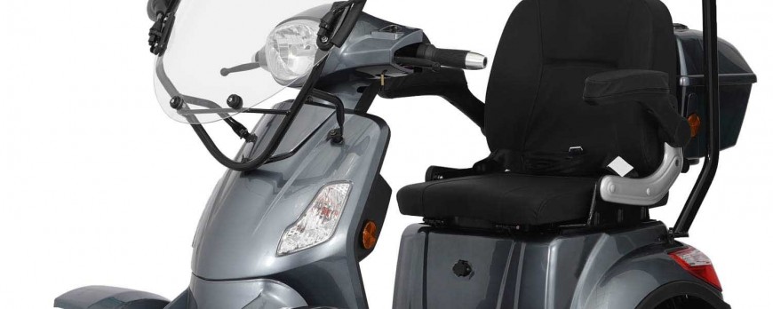 Weltneuheit: Seniorenmobil Vita Care 4000 inklusive Dach