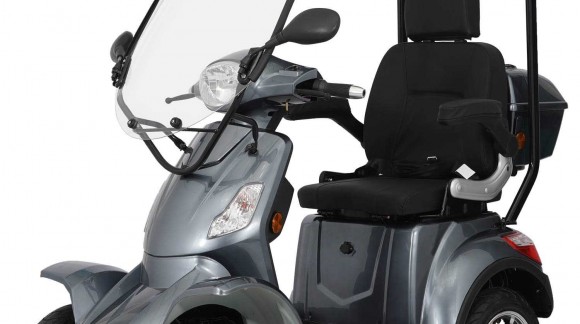 Weltneuheit: Seniorenmobil Vita Care 4000 inklusive Dach 