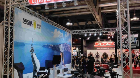 Elektroroller Futura auf der Messe 'EICMA'